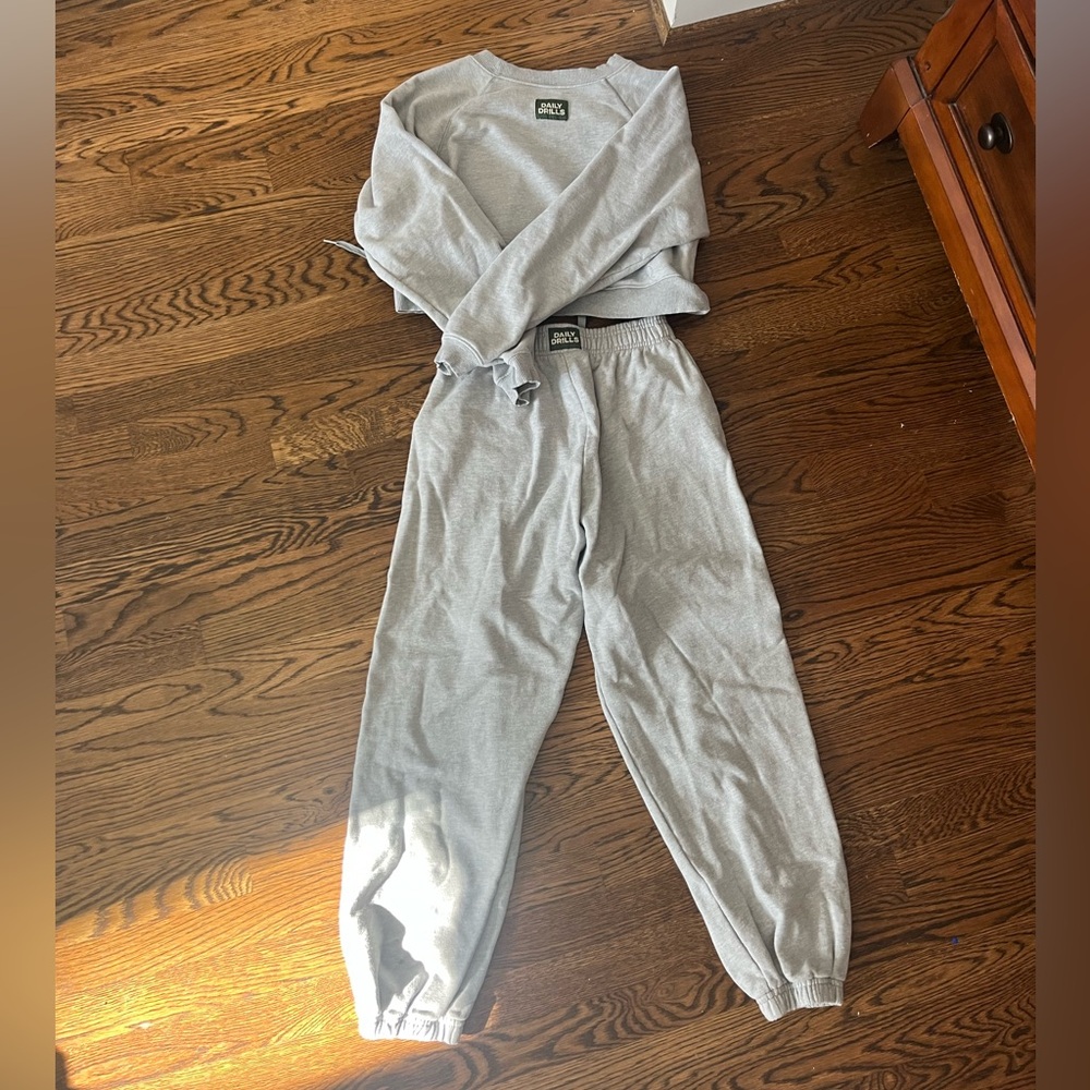 Daily Drills XS/S Cropped Crewneck and Jogger set!